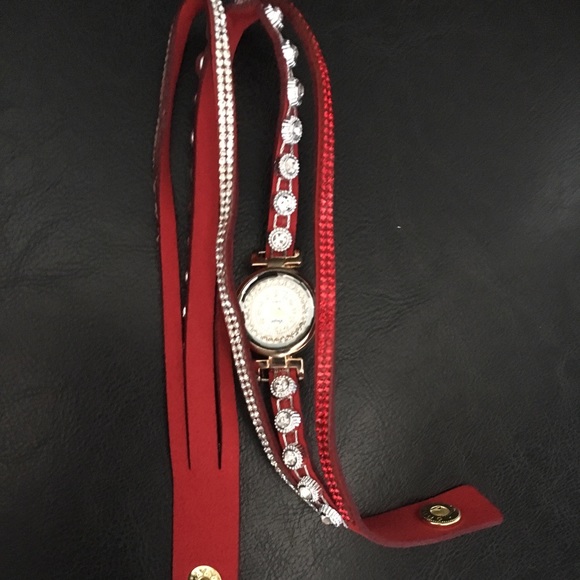 Red rhinestone wrap watch quartz WORKS - Picture 2 of 2